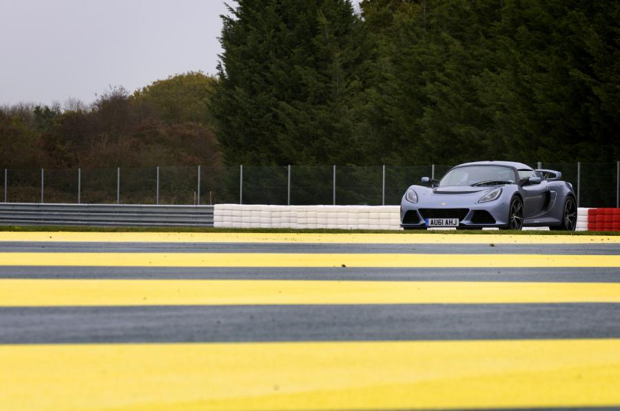  Lotus Exige S 2012 года  (фото 18 из 42)